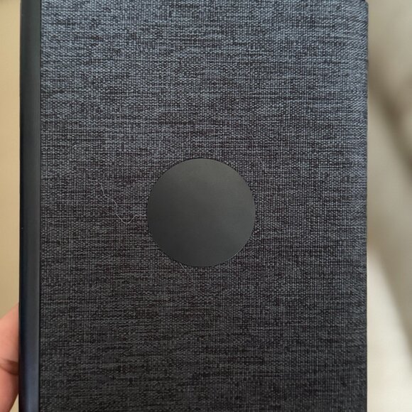 TWO Kindle (6.8') covers with popsocket - Picture 2 of 4